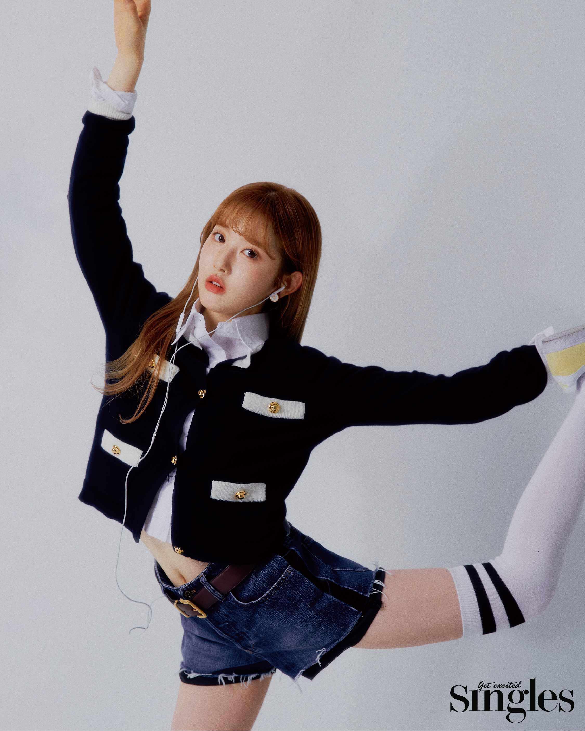 스테이씨 시은이 미우미우를 착용하고 촬영한 싱글즈 화보